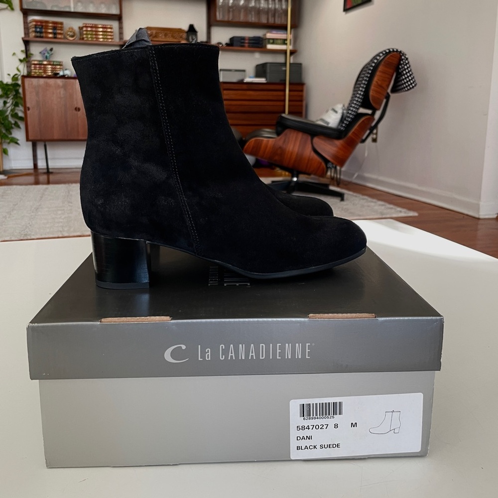 La Canadienne women’s suede size 8 / black. Original price $240 and more